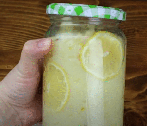 Remediu natural pentru scăderea glicemiei și a colesterolului: cu doar trei ingrediente!