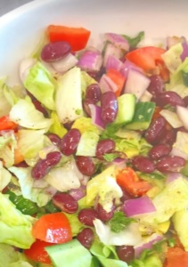 Salată rapidă și ușoară pentru slăbit cu conținut de proteine